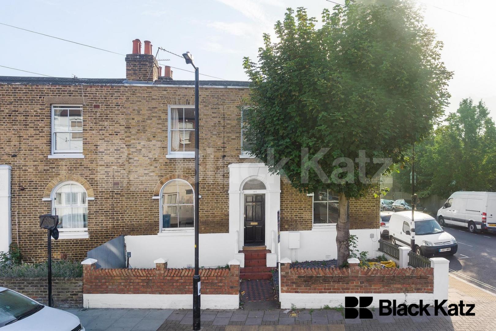 Charming 5-Bed Georgian Gem in SE15: Ideal for Students and Sharers Friary Road, Peckham